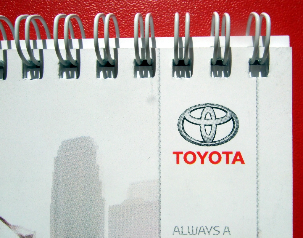 Изготовление каталогов «Toyota Highlander 2014». Полиграфия типографии Макрос, изготовление каталогов, спецификация 964974-10