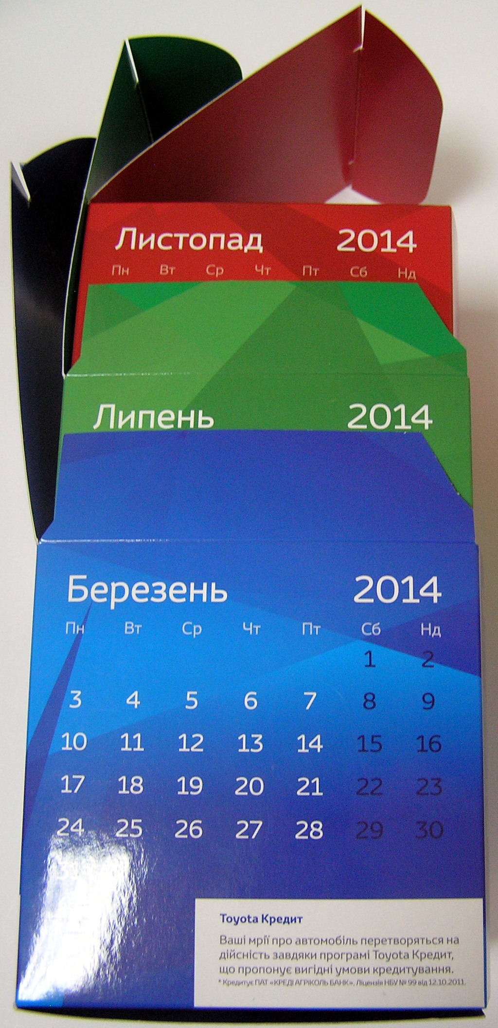 Изготовление настольных календарей.  Полиграфия типографии Макрос, печать настольных календарей, спецификация 967995-8